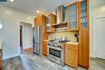 2038 Lakeshore Ave, Oakland, CA 94606 - Photo 11