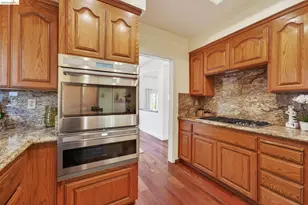 4963 Stoneridge Ct, Oakland, CA 94605 - Photo 15