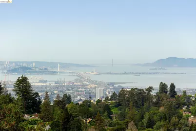 5915 Mazuela Dr, Oakland, CA 94611 - Photo 39