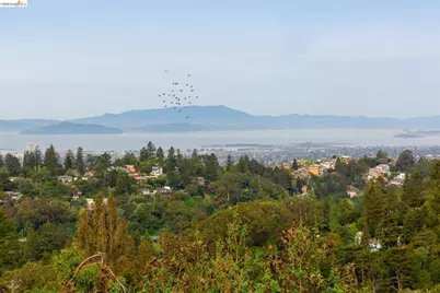 5915 Mazuela Dr, Oakland, CA 94611 - Photo 19