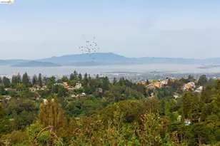 5915 Mazuela Dr, Oakland, CA 94611 - Photo 19