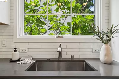 5323 Miles Ave, Oakland, CA 94618 - Photo 9