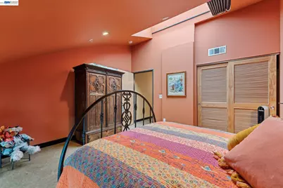 425 11th St #6, Oakland, CA 94606 - Photo 35