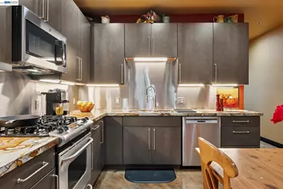 425 11th St #6, Oakland, CA 94606 - Photo 13