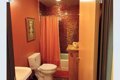 425 11th St #6, Oakland, CA 94606 - Photo 33