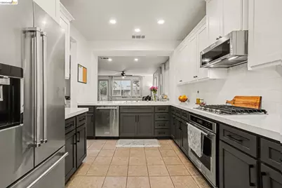 241 Yellow Rose Cir, Oakley, CA 94561 - Photo 11