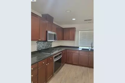 313 Turnstone Cir, Pittsburg, CA 94565 - Photo 17