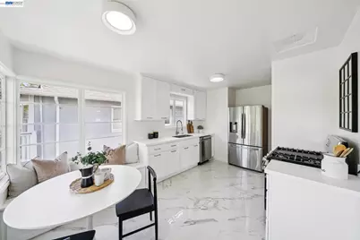 39 Chatsworth Ct, Oakland, CA 94611 - Photo 29