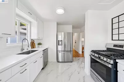 39 Chatsworth Ct, Oakland, CA 94611 - Photo 33