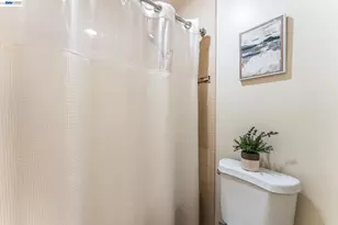 1130 Fontana Dr, Alameda, CA 94502 - Photo 31
