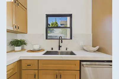 714 Walavista Ave, Oakland, CA 94610 - Photo 17