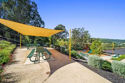 313 Laurel Knoll Dr, Martinez, CA 94553 - Photo 33