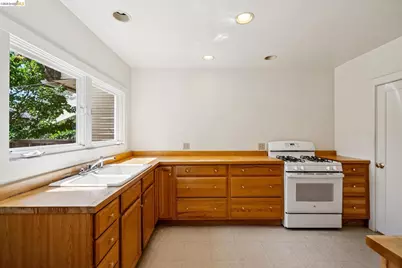 1716 Hearst Ave, Berkeley, CA 94703 - Photo 15
