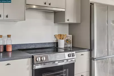 6728 Aitken Dr, Oakland, CA 94611 - Photo 15