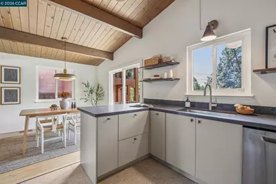 6728 Aitken Dr, Oakland, CA 94611 - Photo 11