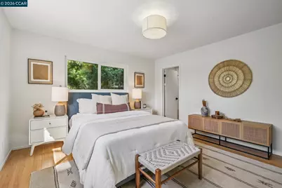 6728 Aitken Dr, Oakland, CA 94611 - Photo 19