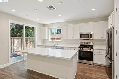 122 Creek View Cir, Fairfield, CA 94533 - Photo 9