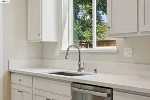122 Crk Vw Cir, Fairfield, CA 94533 - Photo 11