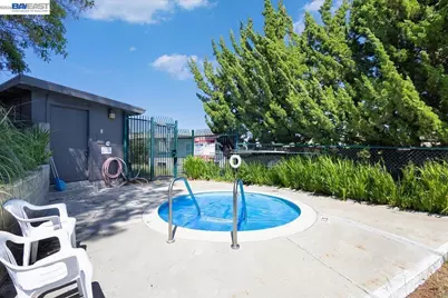 19100 Crest Ave #24, Castro Valley, CA 94546 - Photo 25