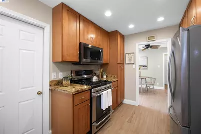 22643 Valley View Dr, Hayward, CA 94541 - Photo 17