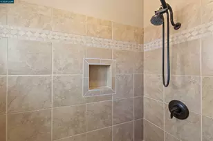 1724 Carriage Dr, Walnut Creek, CA 94598 - Photo 27