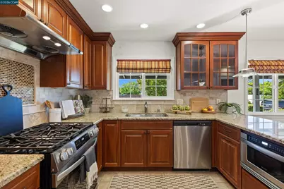 1724 Carriage Dr, Walnut Creek, CA 94598 - Photo 9