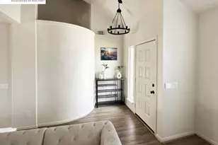 15055 Hollyhock Ct, Lathrop, CA 95330 - Photo 3