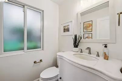 18 North Cir, Oakland, CA 94611 - Photo 25