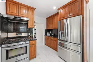 84 Oakes Blvd, San Leandro, CA 94577 - Photo 17