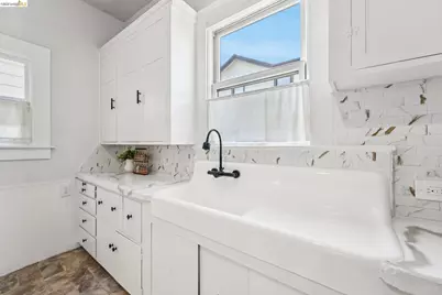 1549 5th Ave, Oakland, CA 94606 - Photo 13