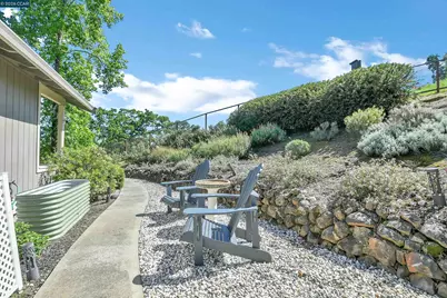 975 Calle Verde, Martinez, CA 94553 - Photo 5