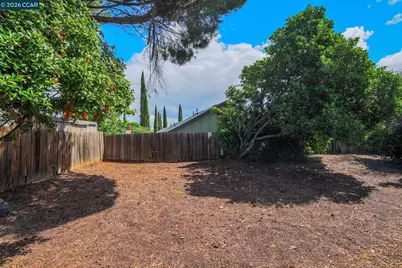 2121 Apricot Court, Pittsburg, CA 94565 - Photo 17