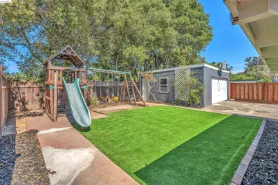 4352 Gem Ave, Castro Valley, CA 94546 - Photo 23