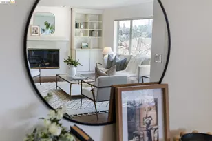 6109 Fairlane Dr, Oakland, CA 94611 - Photo 9