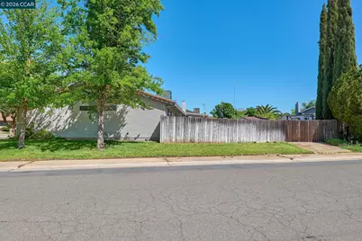 84 Trent Dr, Galt, CA 95632 - Photo 3