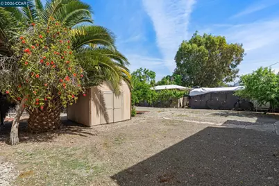272 10th St, Pittsburg, CA 94565 - Photo 29