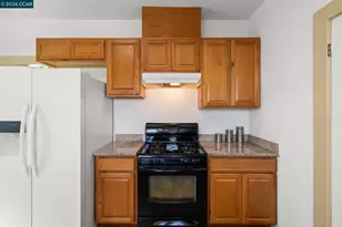 272 10th St, Pittsburg, CA 94565 - Photo 13