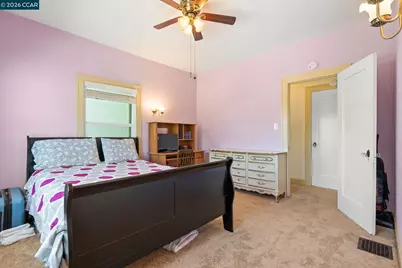 272 10th St, Pittsburg, CA 94565 - Photo 17