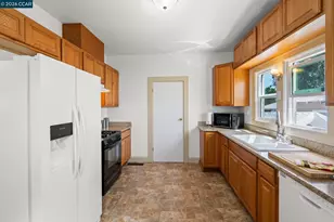 272 10th St, Pittsburg, CA 94565 - Photo 11