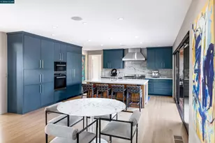 260 Pershing Dr, Oakland, CA 94611 - Photo 7