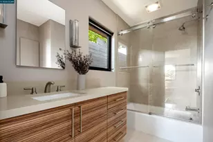 260 Pershing Dr, Oakland, CA 94611 - Photo 15