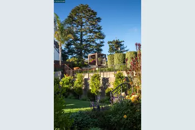 260 Pershing Dr, Oakland, CA 94611 - Photo 31