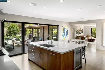 260 Pershing Dr, Oakland, CA 94611 - Photo 9