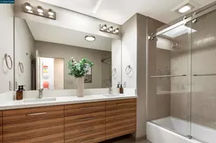 260 Pershing Dr, Oakland, CA 94611 - Photo 17