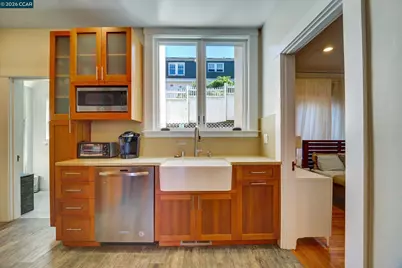 2038 2040 Lakeshore, Oakland, CA 94606 - Photo 13