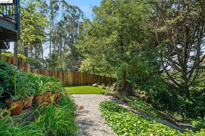 6277 Wood Dr, Oakland, CA 94611 - Photo 55