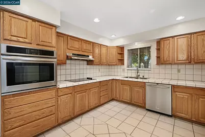 1402 Canterbury Dr, Fairfield, CA 94533 - Photo 9