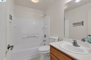 10863 Packard St, Oakland, CA 94603 - Photo 27