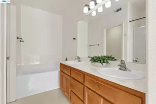 10863 Packard St, Oakland, CA 94603 - Photo 17