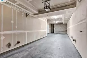 10863 Packard St, Oakland, CA 94603 - Photo 29